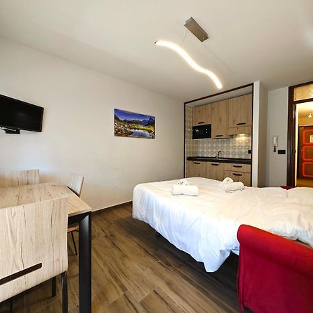 Hostdomus - City Center Apartment Colle Colle Sestriere Buitenkant foto