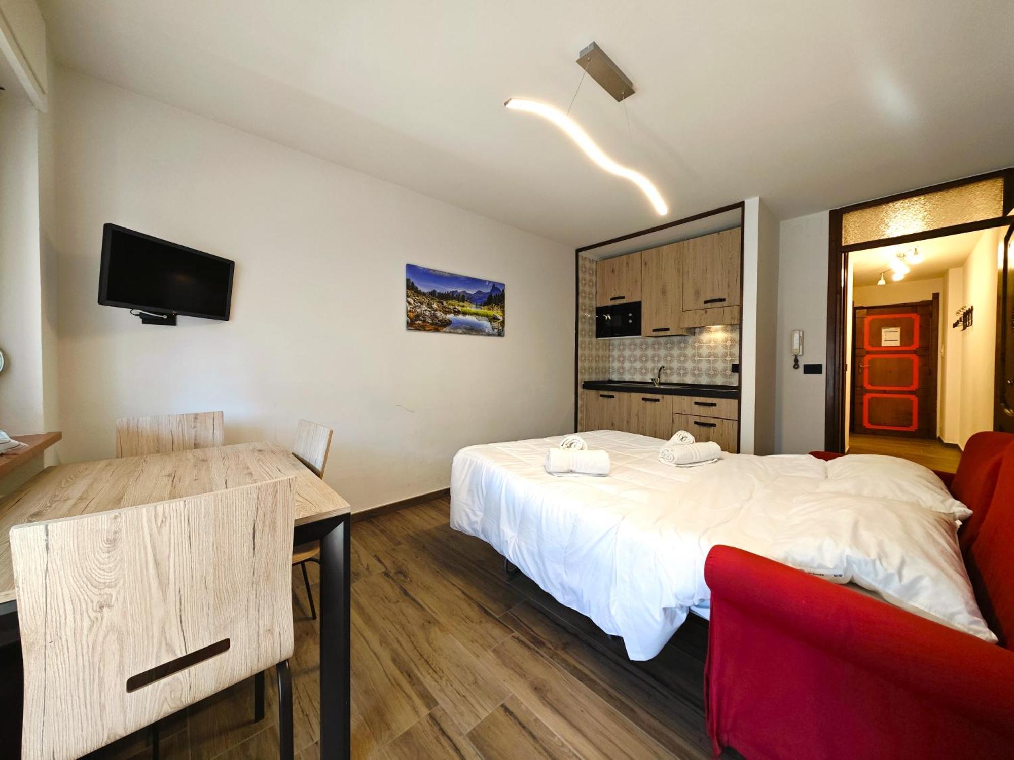 Hostdomus - City Center Apartment Colle Colle Sestriere Buitenkant foto