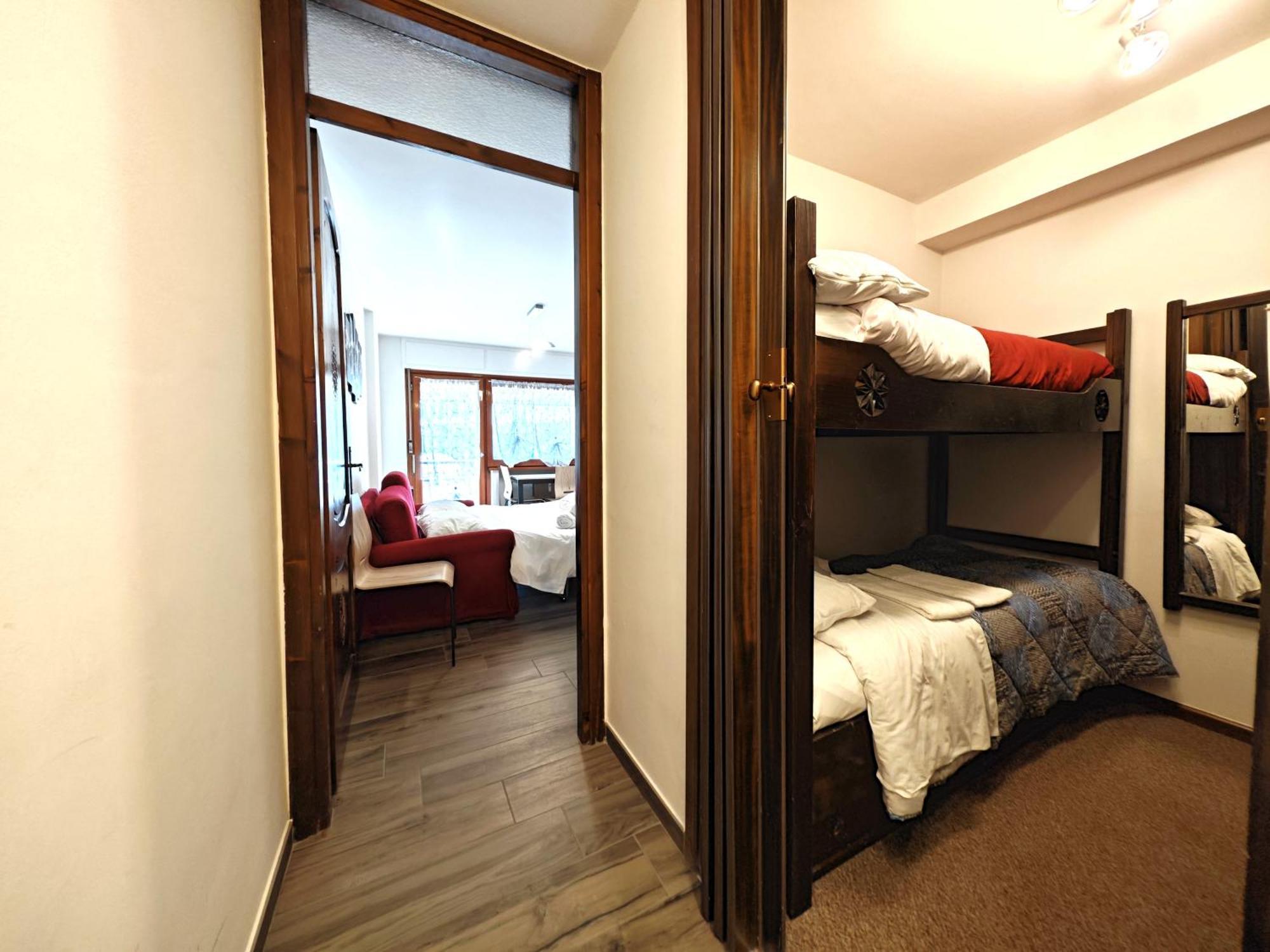 Hostdomus - City Center Apartment Colle Colle Sestriere Buitenkant foto