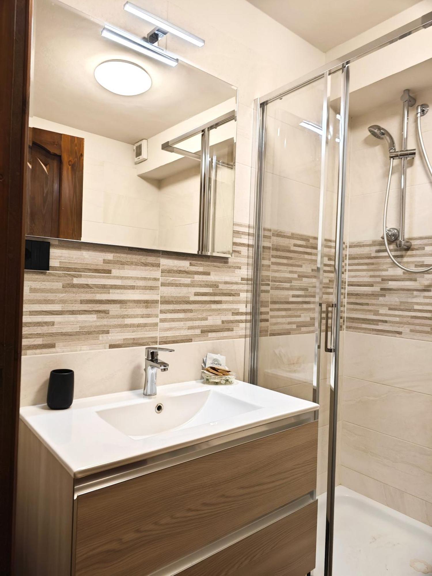 Hostdomus - City Center Apartment Colle Colle Sestriere Buitenkant foto