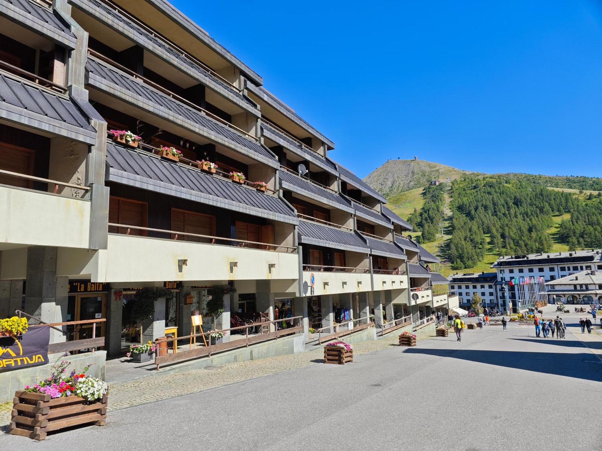 Hostdomus - City Center Apartment Colle Colle Sestriere Buitenkant foto